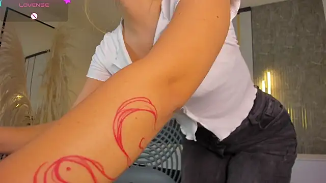 riley sierra online show from 12/04/25, 12:47