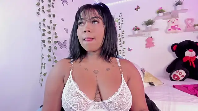 Snapshot of Emily_restrepo chatting on 01/11/25, 04:16 Emily restrepo online show from 01/11/25, 04:16