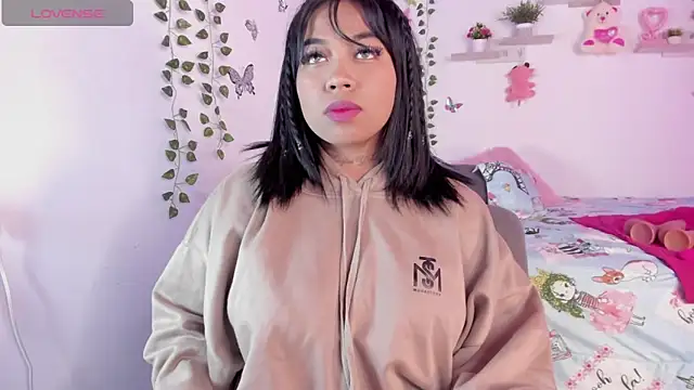 Snapshot of Emily_restrepo chatting on 02/05/25, 04:16 Emily restrepo online show from 02/05/25, 04:16