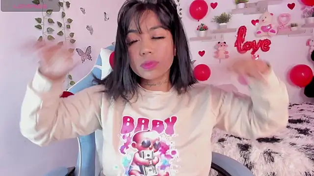 Snapshot of Emily_restrepo chatting on 02/15/25, 05:19 Emily restrepo online show from 02/15/25, 05:19