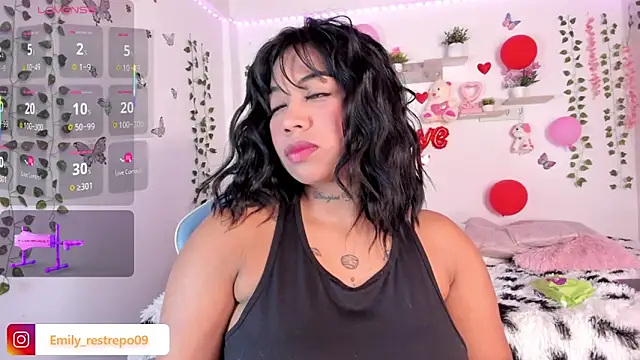 Snapshot of Emily_restrepo chatting on 03/05/25, 07:05 Emily restrepo online show from 03/05/25, 07:05