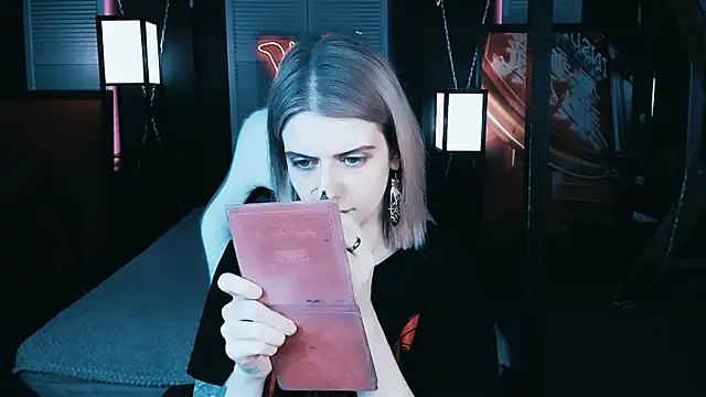 Snapshot of Noah_ElmerX chatting on 02/20/25, 08:25 Noah ElmerX online show from 02/20/25, 08:25