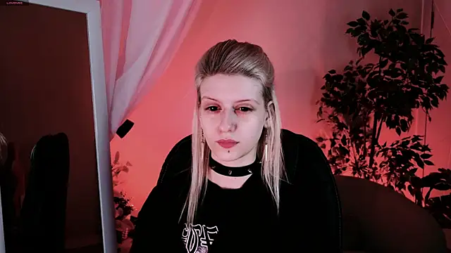 Snapshot of Noah_ElmerX chatting on 10/07/25, 10:07 Noah ElmerX online show from 10/07/25, 10:07