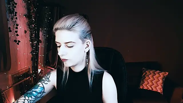 Snapshot of Noah_ElmerX chatting on 10/08/25, 10:29 Noah ElmerX online show from 10/08/25, 10:29