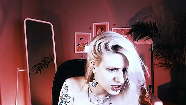 Snapshot of Noah_ElmerX chatting on 10/10/25, 04:50 Noah ElmerX online show from 10/10/25, 04:50