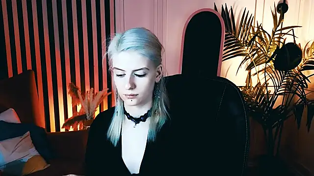 Snapshot of Noah_ElmerX chatting on 10/14/25, 02:18 Noah ElmerX online show from 10/14/25, 02:18