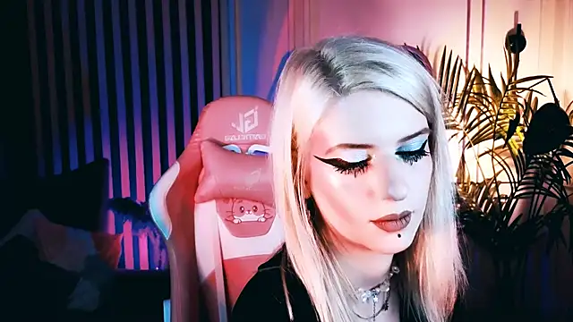 Snapshot of Noah_ElmerX chatting on 10/20/25, 04:07 Noah ElmerX online show from 10/20/25, 04:07