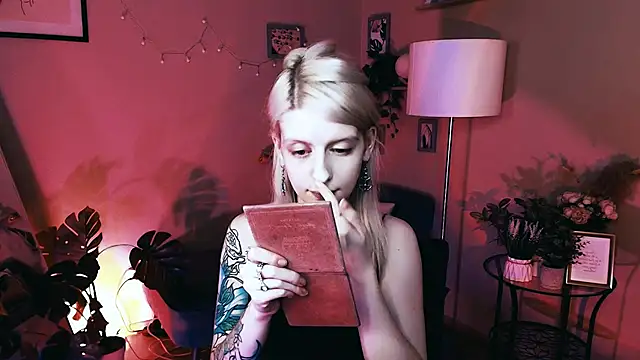 Snapshot of Noah_ElmerX chatting on 10/30/25, 10:43 Noah ElmerX online show from 10/30/25, 10:43