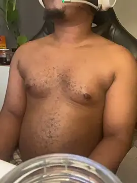 Snapshot of YesTheSexiest chatting on 09/21/25, 04:41 YesTheSexiest online show from 09/21/25, 04:41