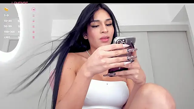 Snapshot of mia_yourmommy chatting on 12/06/24, 09:35 mia yourmommy online show from 12/06/24, 09:35