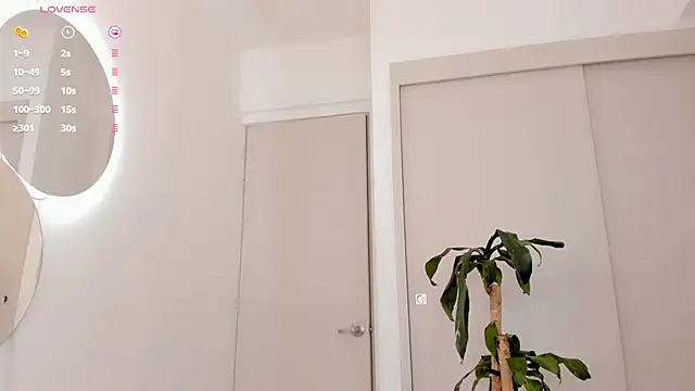 mia yourmommy online show from 01/25/25, 05:40