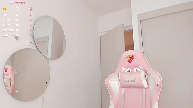 Snapshot of mia_yourmommy chatting on 03/21/25, 01:56 mia yourmommy online show from 03/21/25, 01:56