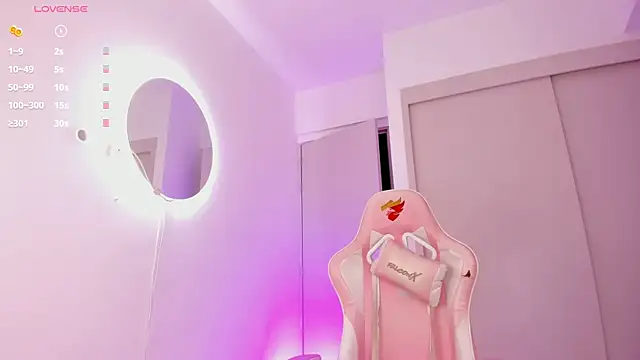 Snapshot of mia_yourmommy chatting on 11/13/25, 03:27 mia yourmommy online show from 11/13/25, 03:27