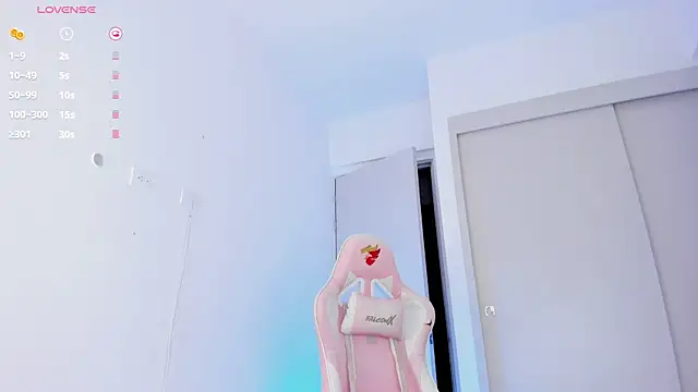 Snapshot of mia_yourmommy chatting on 12/04/25, 12:53 mia yourmommy online show from 12/04/25, 12:53