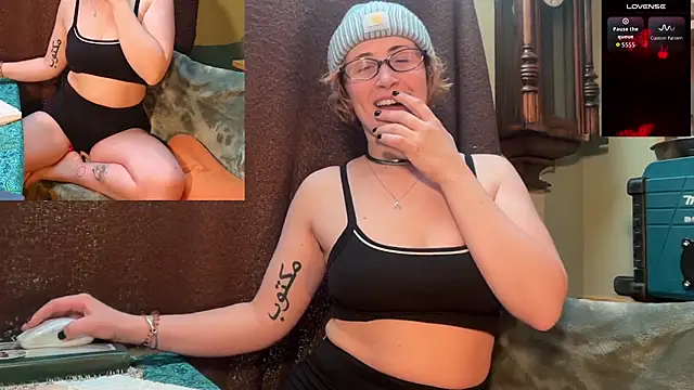 Snapshot of Bellazeebub chatting on 02/18/26, 12:56 Bellazeebub online show from 02/18/26, 12:56