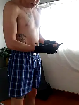 Snapshot of Tom_kio chatting on 03/11/25, 10:09 Tom kio online show from 03/11/25, 10:09