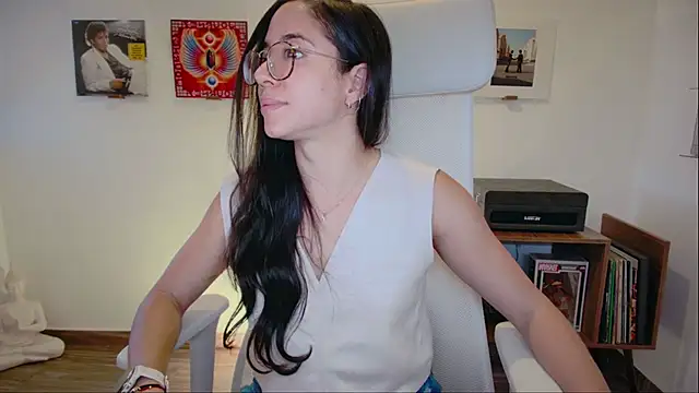 adriana  sosa  online show from 06/24/26, 10:42