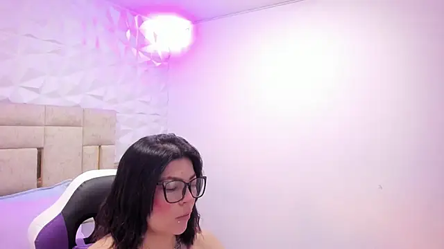 PauletteJ online show from 12/18/25, 12:00