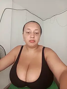 Snapshot of Miss-boobs chatting on 01/05/25, 04:27 Miss-boobs online show from 01/05/25, 04:27