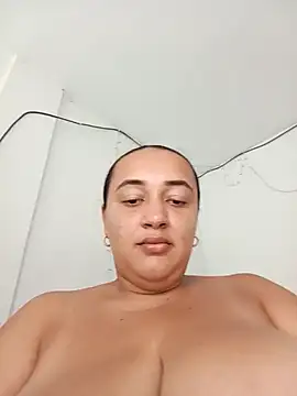 Snapshot of Miss-boobs chatting on 01/11/25, 08:32 Miss-boobs online show from 01/11/25, 08:32