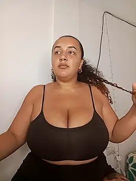 Snapshot of Miss-boobs chatting on 02/24/25, 08:36 Miss-boobs online show from 02/24/25, 08:36