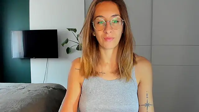 DesireMore90 online show from 10/05/25, 10:57