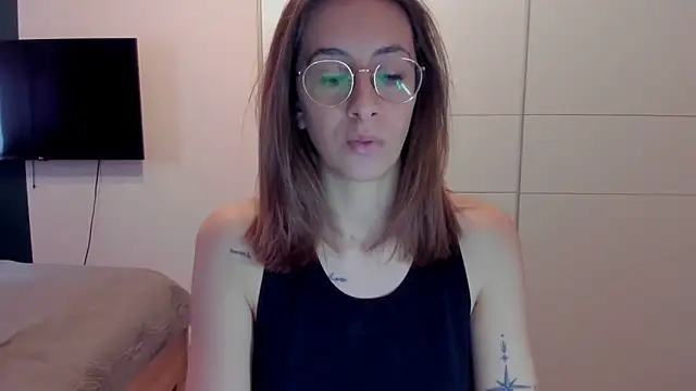 Snapshot of DesireMore90 chatting on 03/11/26, 01:17 DesireMore90 online show from 03/11/26, 01:17