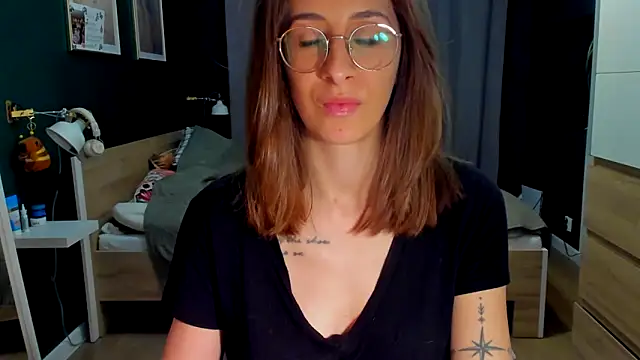 Snapshot of DesireMore90 chatting on 04/04/26, 07:11 DesireMore90 online show from 04/04/26, 07:11