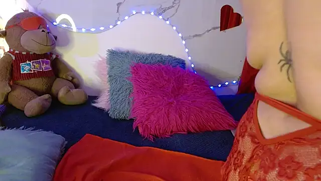 juanitared online show from 10/17/25, 12:01