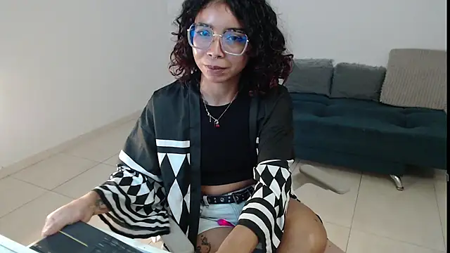 Snapshot of Putaku_San chatting on 03/09/25, 06:06 Putaku San online show from 03/09/25, 06:06