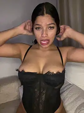 Snapshot of AgathaGeorgiou chatting on 11/07/25, 11:05 AgathaGeorgiou online show from 11/07/25, 11:05