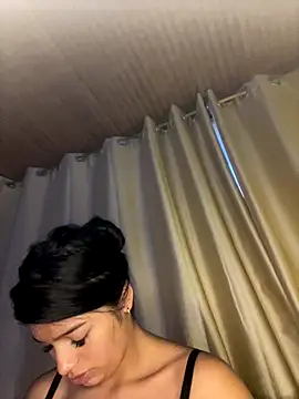 Snapshot of AgathaGeorgiou chatting on 11/24/25, 10:42 AgathaGeorgiou online show from 11/24/25, 10:42