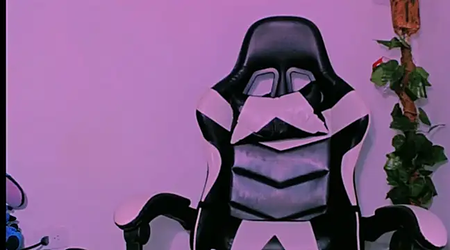 Snapshot of KathieBurning chatting on 12/18/24, 10:02 KathieBurning online show from 12/18/24, 10:02