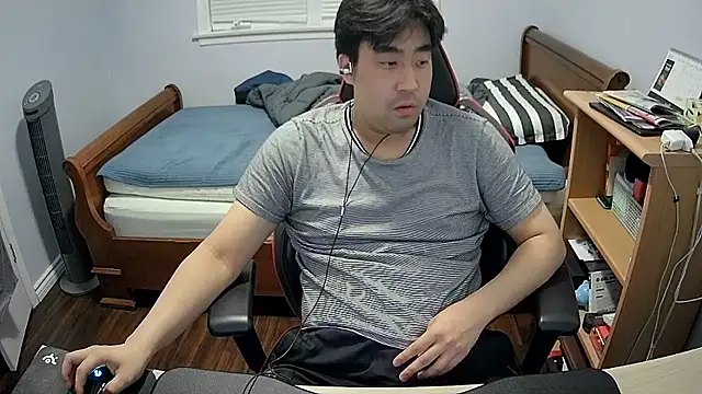 Snapshot of Koreanboy171 chatting on 03/27/26, 02:28 Koreanboy171 online show from 03/27/26, 02:28