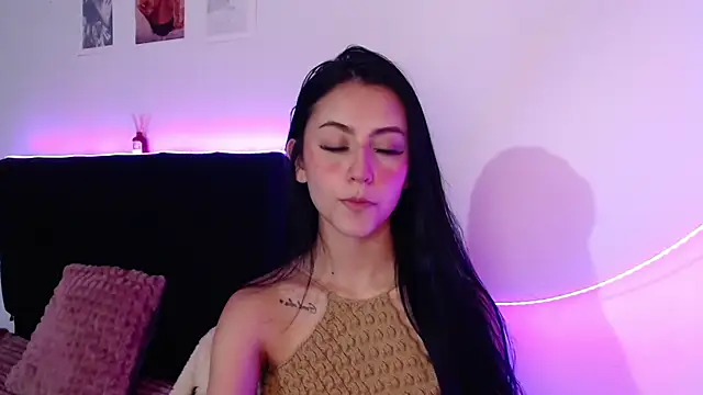 Coralinnee  online show from 03/16/25, 03:47