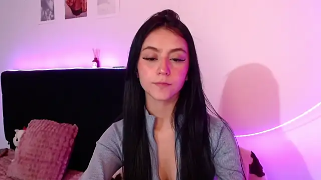 Coralinnee  online show from 03/20/25, 04:40