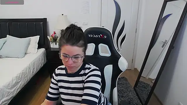 Snapshot of AmyPure_ chatting on 03/30/26, 06:25 AmyPure online show from 03/30/26, 06:25