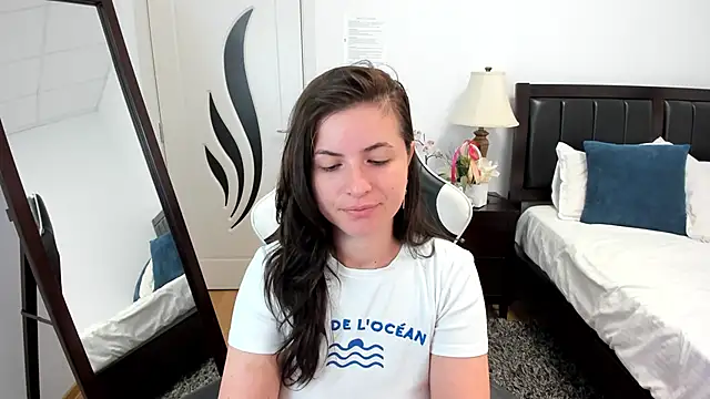 Snapshot of AmyPure_ chatting on 06/19/26, 04:17 AmyPure online show from 06/19/26, 04:17
