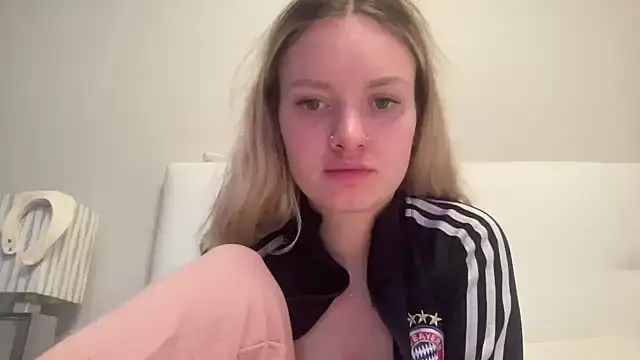 Snapshot of mariemelissah chatting on 02/19/25, 10:12 mariemelissah online show from 02/19/25, 10:12