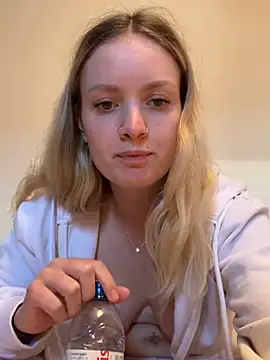 Snapshot of mariemelissah chatting on 02/23/25, 12:05 mariemelissah online show from 02/23/25, 12:05