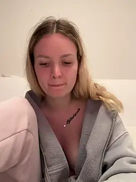 Snapshot of mariemelissah chatting on 02/24/25, 12:48 mariemelissah online show from 02/24/25, 12:48