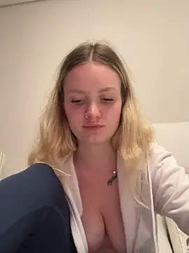 Snapshot of mariemelissah chatting on 02/27/25, 04:10 mariemelissah online show from 02/27/25, 04:10