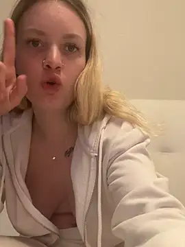 Snapshot of mariemelissah chatting on 03/01/25, 01:29 mariemelissah online show from 03/01/25, 01:29