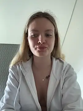 Snapshot of mariemelissah chatting on 03/22/25, 10:28 mariemelissah online show from 03/22/25, 10:28