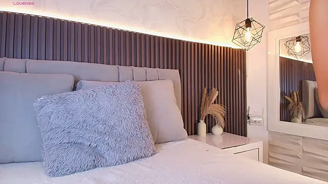 SHANONCLARK online show from 11/30/25, 11:14