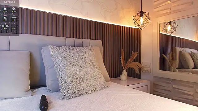 Snapshot of SHANONCLARK chatting on 12/16/25, 07:08 SHANONCLARK online show from 12/16/25, 07:08