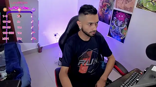 Snapshot of Aron_Baylor chatting on 04/26/26, 05:49 Aron Baylor online show from 04/26/26, 05:49