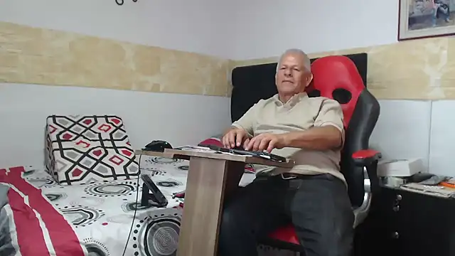 VALENTINO1983  online show from 09/28/25, 04:07