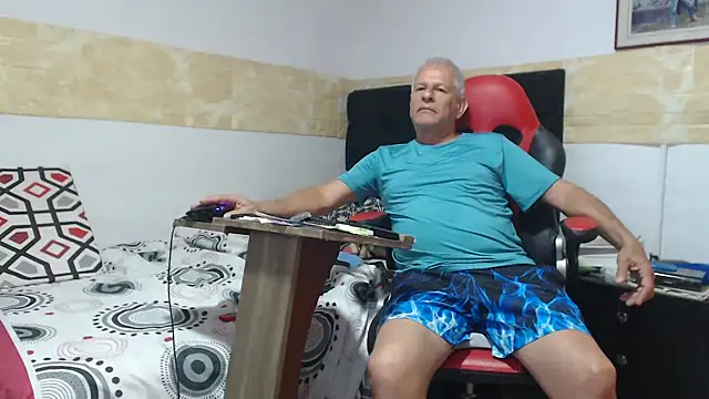 VALENTINO1983  online show from 10/01/25, 03:45