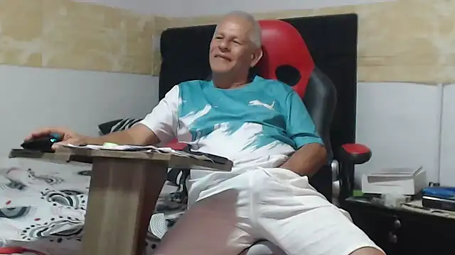 VALENTINO1983  online show from 10/03/25, 03:36